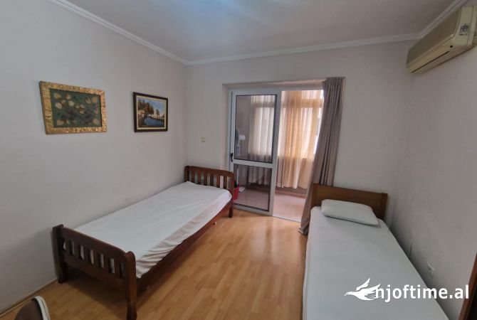 Shtepi me qera Apartament ne Tirane, 2+1, Mobilimi E mobiluar, Pagesa 55,000  Leke.