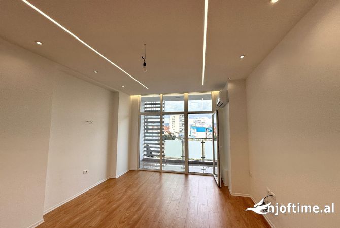 Shtepi ne shitje Apartament ne Tirane, 2+1, Mobilimi Bosh, pa mobiluar, Pagesa 340,000  Euro.