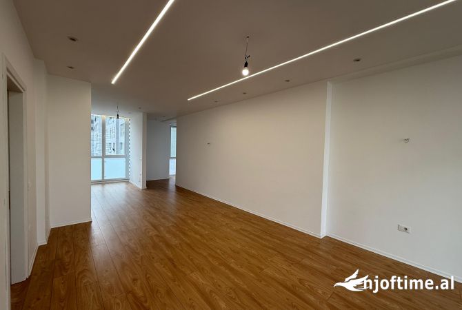 Shtepi ne shitje Apartament ne Tirane, 2+1, Mobilimi Bosh, pa mobiluar, Pagesa 340,000  Euro.