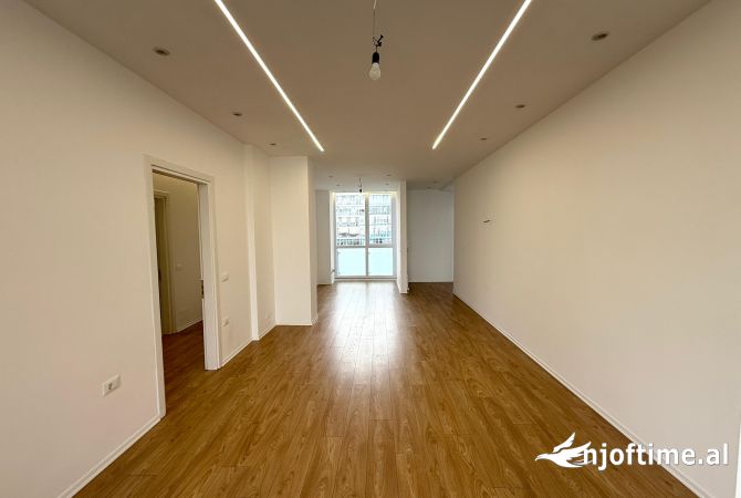 Shtepi ne shitje Apartament ne Tirane, 2+1, Mobilimi Bosh, pa mobiluar, Pagesa 340,000  Euro.