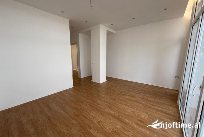 Shtepi ne shitje Apartament ne Tirane, 2+1, Mobilimi Bosh, pa mobiluar, Pagesa 340,000  Euro.