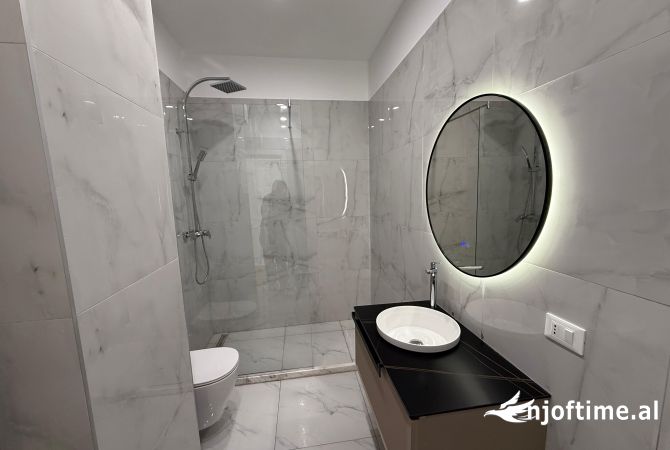 Shtepi ne shitje Apartament ne Tirane, 2+1, Mobilimi Bosh, pa mobiluar, Pagesa 340,000  Euro.
