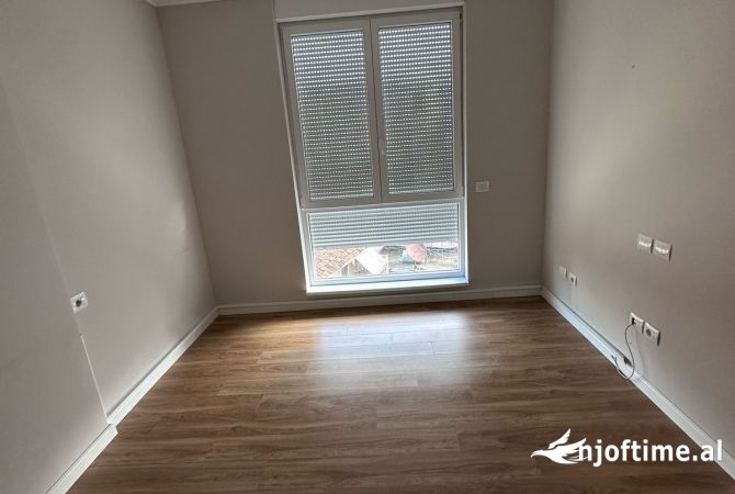 Jepet me qera ambjent per zyra te 21 dhjetori.