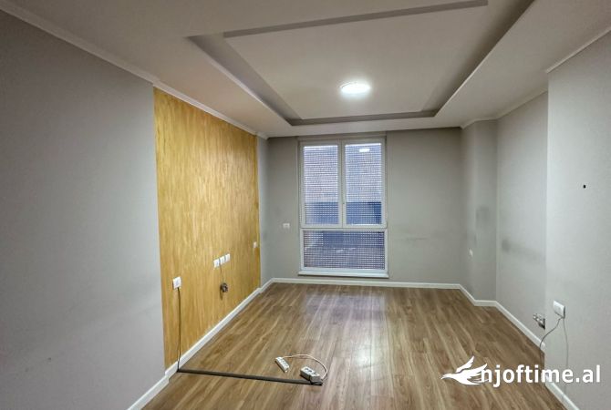 Jepet me qera ambjent per zyra te 21 dhjetori.