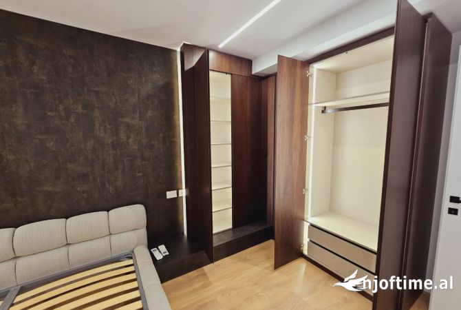 Shtepi ne shitje Duplex(shtepi me 2 kate) ne Tirane, 3+1, Mobilimi Bosh, pa mobiluar, Pagesa 449,000  Euro.