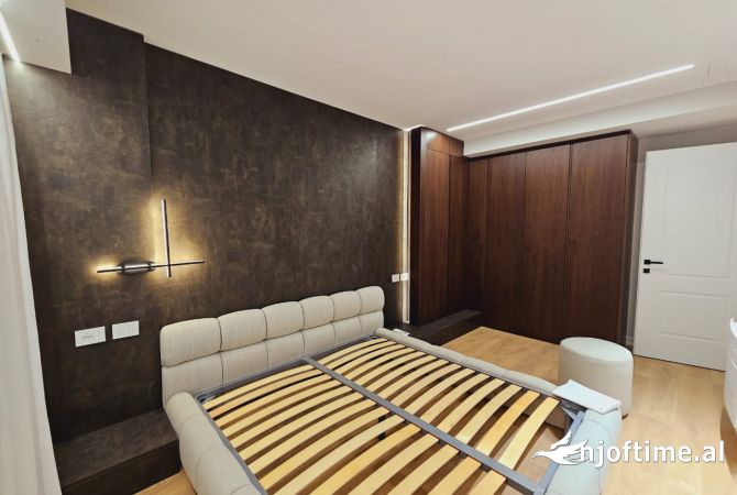 Shtepi ne shitje Duplex(shtepi me 2 kate) ne Tirane, 3+1, Mobilimi Bosh, pa mobiluar, Pagesa 449,000  Euro.