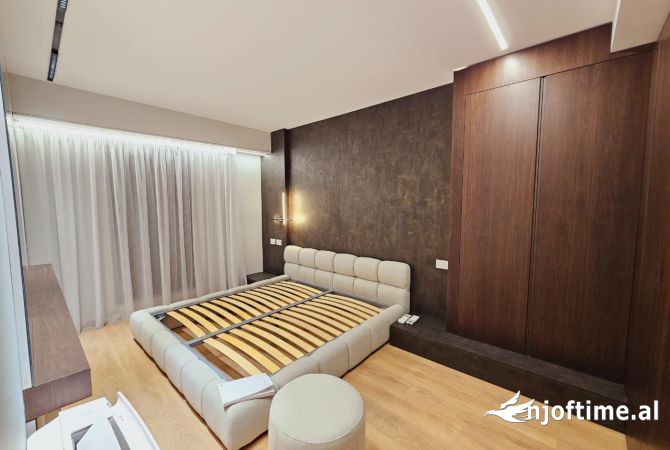 Shtepi ne shitje Duplex(shtepi me 2 kate) ne Tirane, 3+1, Mobilimi Bosh, pa mobiluar, Pagesa 449,000  Euro.