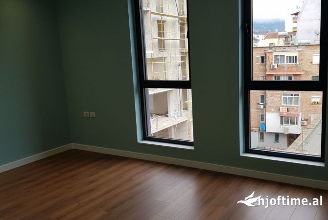 Shtepi me qera Apartament ne Tirane, 2+1, Mobilimi Bosh, pa mobiluar, Pagesa 1,000  Euro.