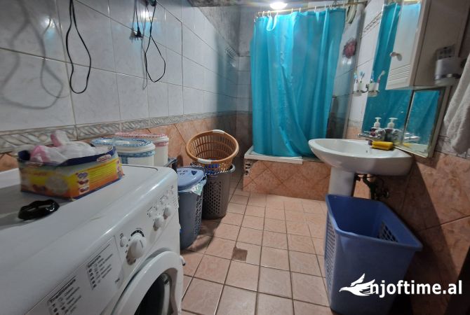 Shtepi ne shitje Penthose(kati i fundit panoramik) ne Tirane, 3+1, Mobilimi E mobiluar, Pagesa 337,500  Euro.