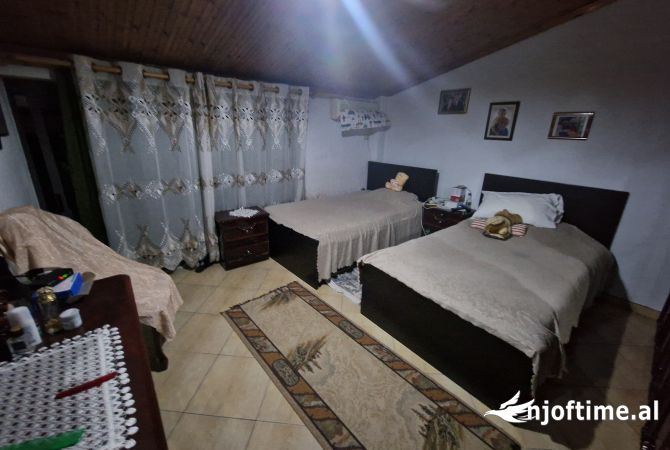 Shtepi ne shitje Penthose(kati i fundit panoramik) ne Tirane, 3+1, Mobilimi E mobiluar, Pagesa 337,500  Euro.