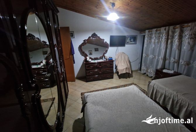 Shtepi ne shitje Penthose(kati i fundit panoramik) ne Tirane, 3+1, Mobilimi E mobiluar, Pagesa 337,500  Euro.