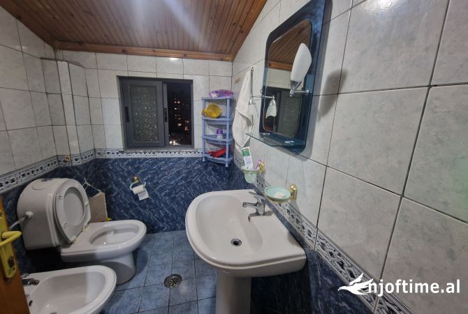 Shtepi ne shitje Penthose(kati i fundit panoramik) ne Tirane, 3+1, Mobilimi E mobiluar, Pagesa 337,500  Euro.