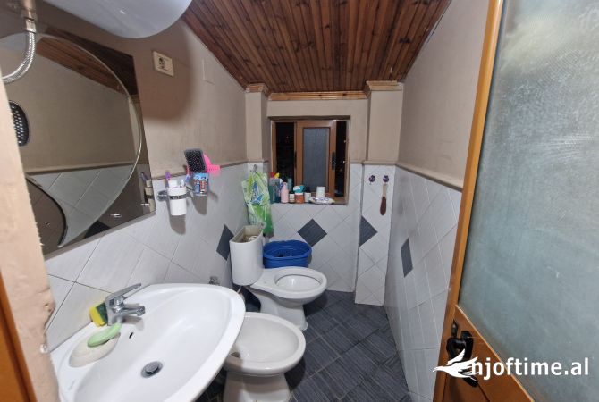 Shtepi ne shitje Penthose(kati i fundit panoramik) ne Tirane, 3+1, Mobilimi E mobiluar, Pagesa 337,500  Euro.