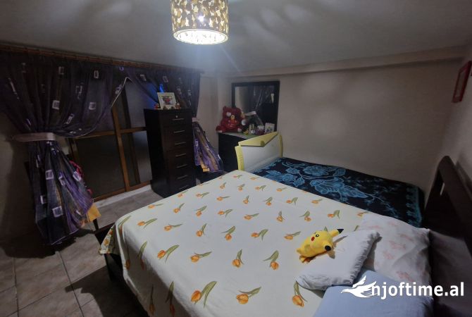 Shtepi ne shitje Penthose(kati i fundit panoramik) ne Tirane, 3+1, Mobilimi E mobiluar, Pagesa 337,500  Euro.