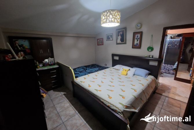 Shtepi ne shitje Penthose(kati i fundit panoramik) ne Tirane, 3+1, Mobilimi E mobiluar, Pagesa 337,500  Euro.