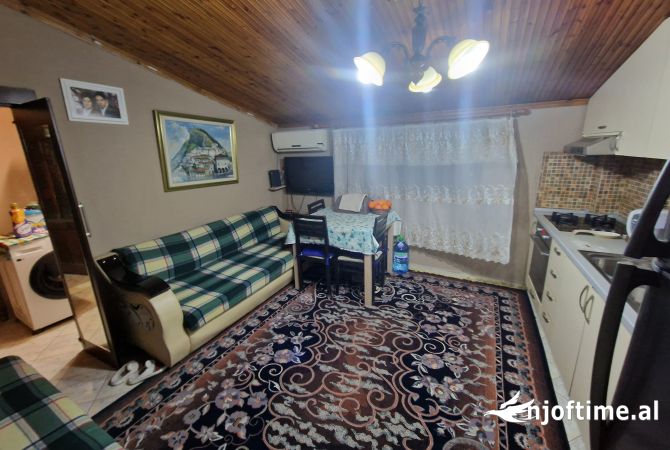 Shtepi ne shitje Penthose(kati i fundit panoramik) ne Tirane, 3+1, Mobilimi E mobiluar, Pagesa 337,500  Euro.