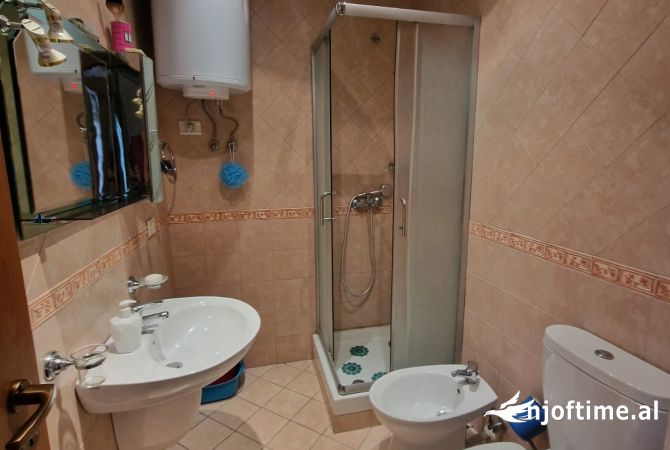 Shtepi me qera Apartament ne Tirane, 1+1, Mobilimi E mobiluar, Pagesa 700  Euro.