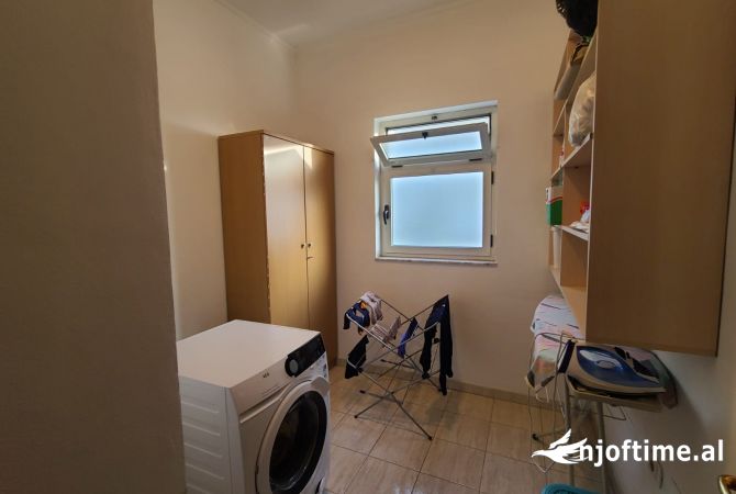 Shtepi ne shitje Shtepi Private ne Tirane, 5+1, Mobilimi E mobiluar, Pagesa 650,000  Euro.