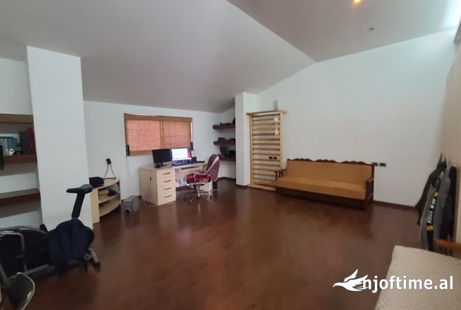 Shtepi ne shitje Shtepi Private ne Tirane, 5+1, Mobilimi E mobiluar, Pagesa 650,000  Euro.