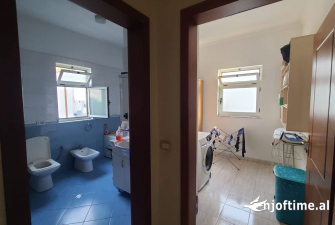 Shtepi ne shitje Shtepi Private ne Tirane, 5+1, Mobilimi E mobiluar, Pagesa 650,000  Euro.