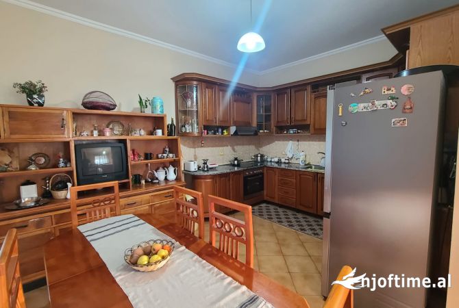 Shtepi ne shitje 5+1 ne Tirane - 650,000 Euro