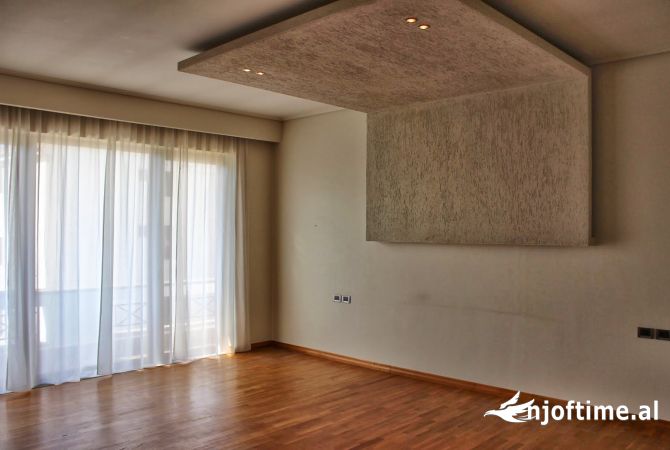 Shtepi ne shitje Shtepi Private ne Tirane, 5+1, Mobilimi E mobiluar, Pagesa 800,000  Euro.