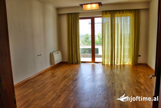 Shtepi ne shitje Shtepi Private ne Tirane, 5+1, Mobilimi E mobiluar, Pagesa 800,000  Euro.