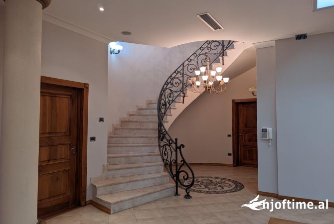 Shtepi ne shitje Shtepi Private ne Tirane, 5+1, Mobilimi E mobiluar, Pagesa 800,000  Euro.