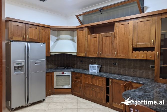Shtepi ne shitje 5+1 ne Tirane - 800,000 Euro