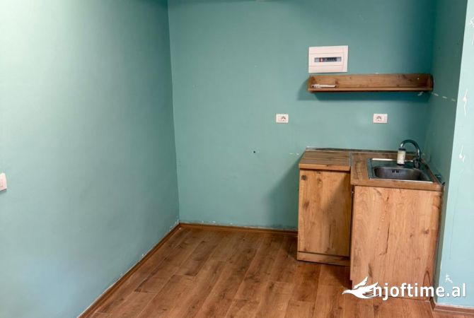 Jepet me qera ambient biznesi kati -1 Blvd Zhan Dark prane Shallvareve