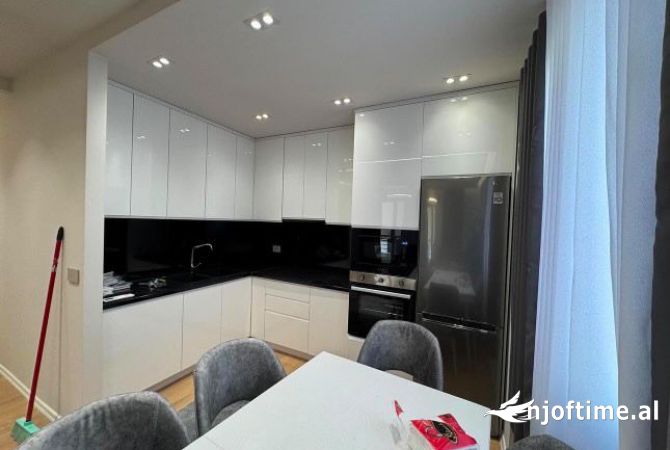 Shtepi me qera 2+1 ne Tirane - 1,200 Euro