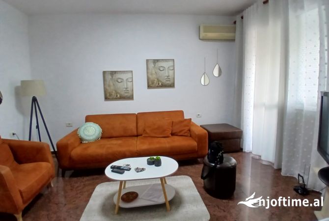 Shtepi me qera Apartament ne Tirane, 2+1, Mobilimi E mobiluar, Pagesa 550  Euro.