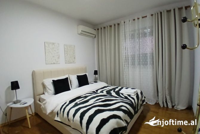 Shtepi me qera Apartament ne Tirane, 2+1, Mobilimi E mobiluar, Pagesa 550  Euro.