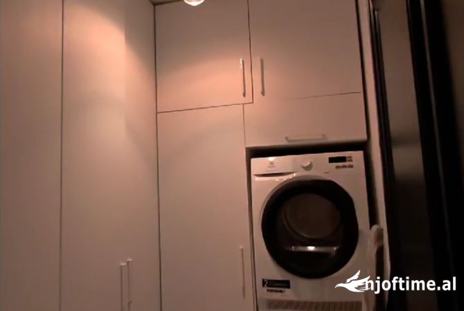 Shtepi me qera Apartament ne Tirane, 3+1, Mobilimi E mobiluar, Pagesa 4,000  Euro.