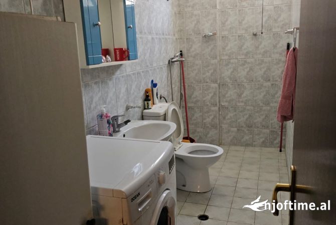 Shtepi me qera Apartament ne Tirane, 3+1, Mobilimi E mobiluar, Pagesa 750  Euro.