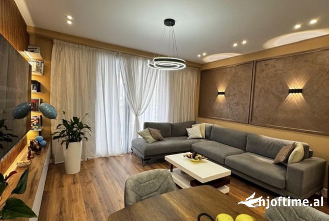 Shtepi ne shitje 2+1 ne Tirane - 215,000 Euro