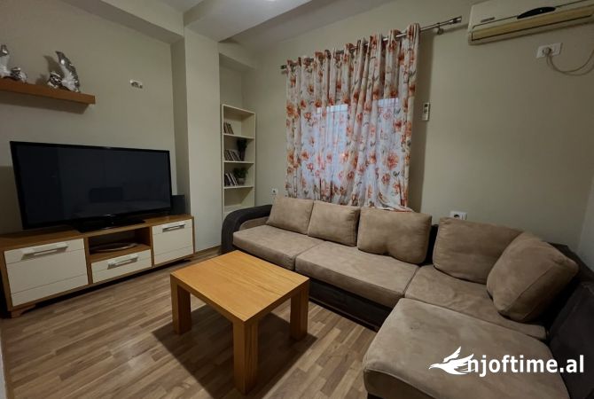 Shtepi me qera 3+1 ne Tirane - 1,350 Euro