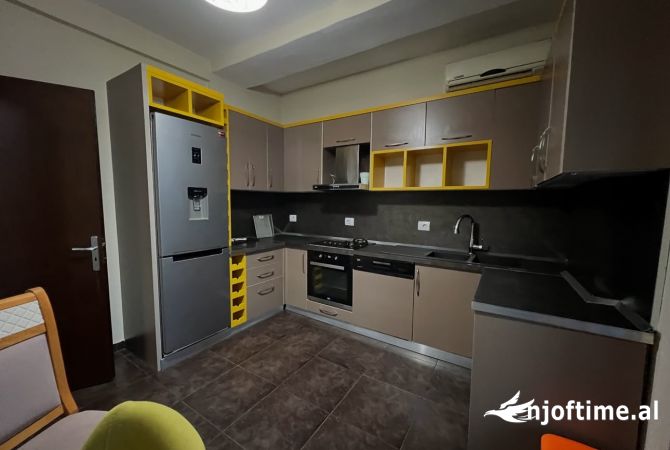 Shtepi me qera Shtepi Private ne Tirane, 3+1, Mobilimi E mobiluar, Pagesa 1,350  Euro.