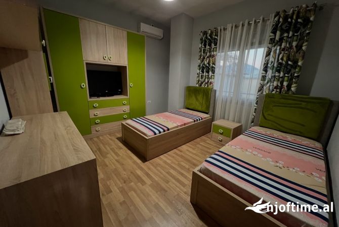 Shtepi me qera Shtepi Private ne Tirane, 3+1, Mobilimi E mobiluar, Pagesa 1,350  Euro.