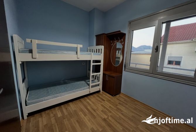Shtepi me qera Shtepi Private ne Tirane, 3+1, Mobilimi E mobiluar, Pagesa 1,350  Euro.