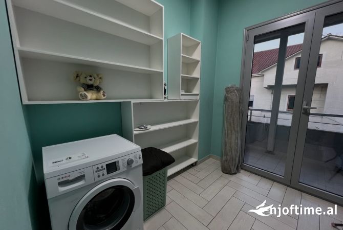 Shtepi me qera Shtepi Private ne Tirane, 3+1, Mobilimi E mobiluar, Pagesa 1,350  Euro.