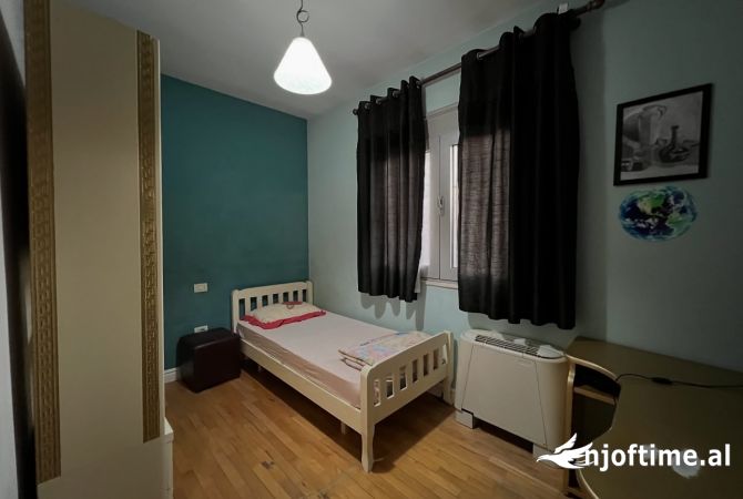Shtepi me qera Shtepi Private ne Tirane, 3+1, Mobilimi E mobiluar, Pagesa 1,350  Euro.