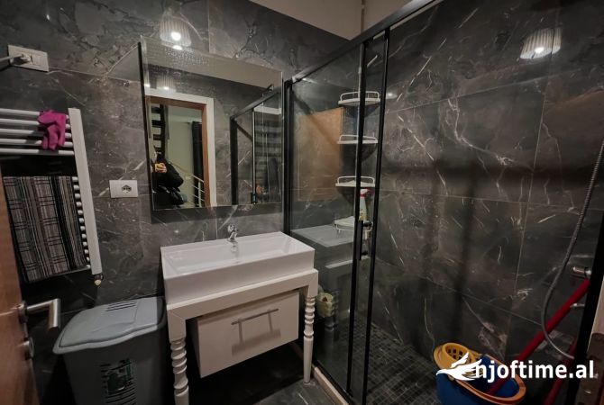 Shtepi me qera Shtepi Private ne Tirane, 3+1, Mobilimi E mobiluar, Pagesa 1,350  Euro.