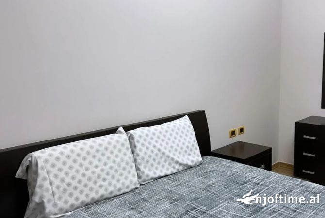 Shtepi me qera 2+1 ne Tirane - 750 Euro