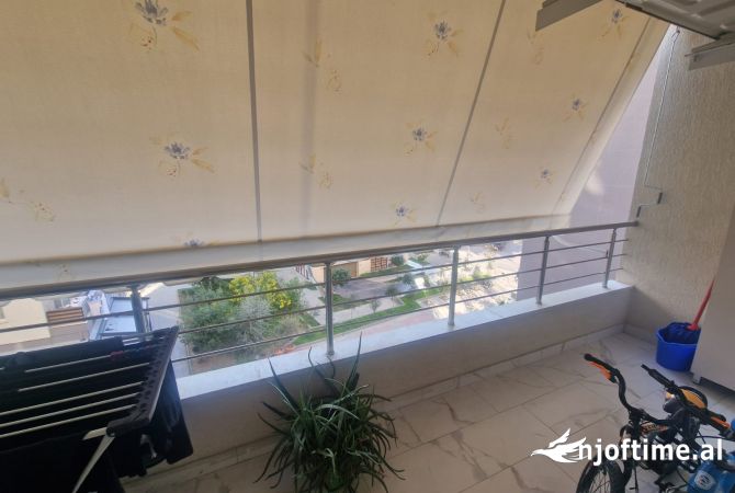 Shtepi ne shitje Apartament ne Tirane, 2+1, Mobilimi E mobiluar, Pagesa 300,000  Euro.