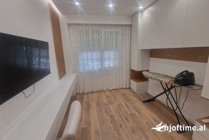 Shtepi ne shitje Apartament ne Tirane, 2+1, Mobilimi E mobiluar, Pagesa 300,000  Euro.