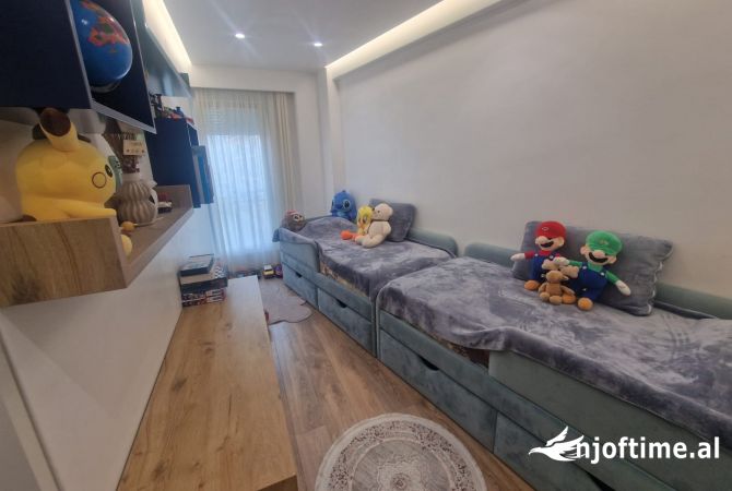 Shtepi ne shitje Apartament ne Tirane, 2+1, Mobilimi E mobiluar, Pagesa 300,000  Euro.