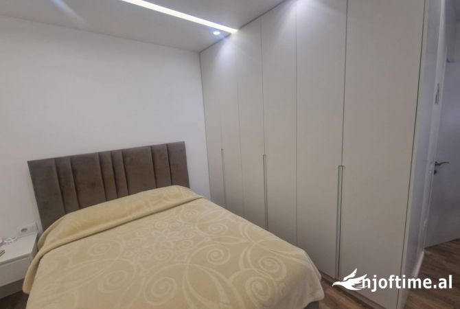 Shtepi ne shitje Apartament ne Tirane, 2+1, Mobilimi E mobiluar, Pagesa 300,000  Euro.