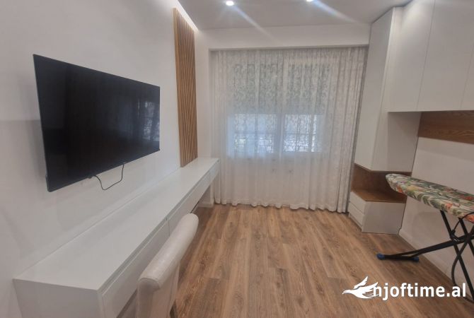 Shtepi ne shitje Apartament ne Tirane, 2+1, Mobilimi E mobiluar, Pagesa 300,000  Euro.