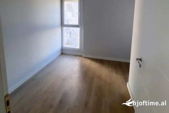 Shtepi ne shitje Apartament ne Tirane, 2+1, Mobilimi Bosh, pa mobiluar, Pagesa 185,000  Euro.